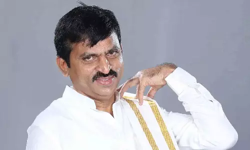 తెలంగాణ మంత్రి.. ఏపీలో కాంట్రాక్టులు.. సంస్థకు పొరుగు సర్కారు నోటీసులు! తెలంగాణ మంత్రి.. ఏపీలో కాంట్రాక్టులు.. సంస్థకు పొరుగు సర్కారు నోటీసులు!