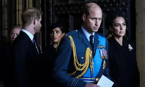 అమ్మ బంగారం.. ఎక్కడైనా వివాదమే.. బ్రిటన్ రాజ కుటుంబంలోనూ