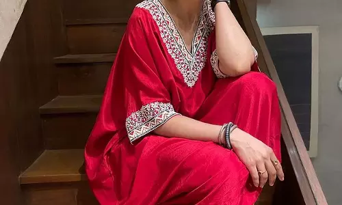 Rakul Preets Radiant Red Outfit Rakul Preets Radiant Red Outfit