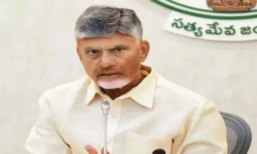 వ‌లంటీర్ల‌కు ఓకే కానీ, కండిష‌న్లు: చంద్ర‌బాబు