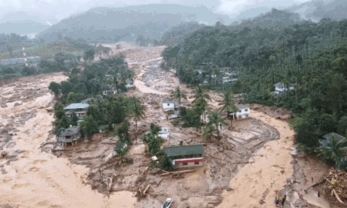 వైరల్  ఇష్యూ... స్కూల్  అమ్మాయి రాసిన కథే వయనాడ్  విధ్వంసమా?