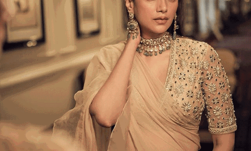Aditi Rao Hydari Shines In Vintage Setup