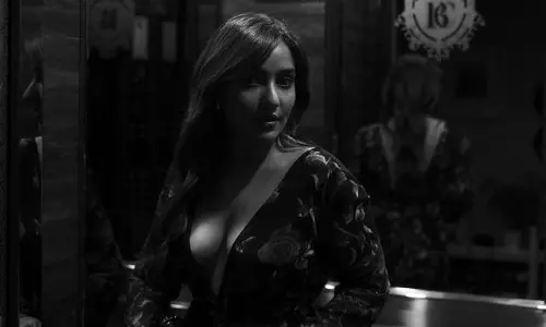 చిరుత పిల్ల ఛార్మింగ్ స్టైల్!