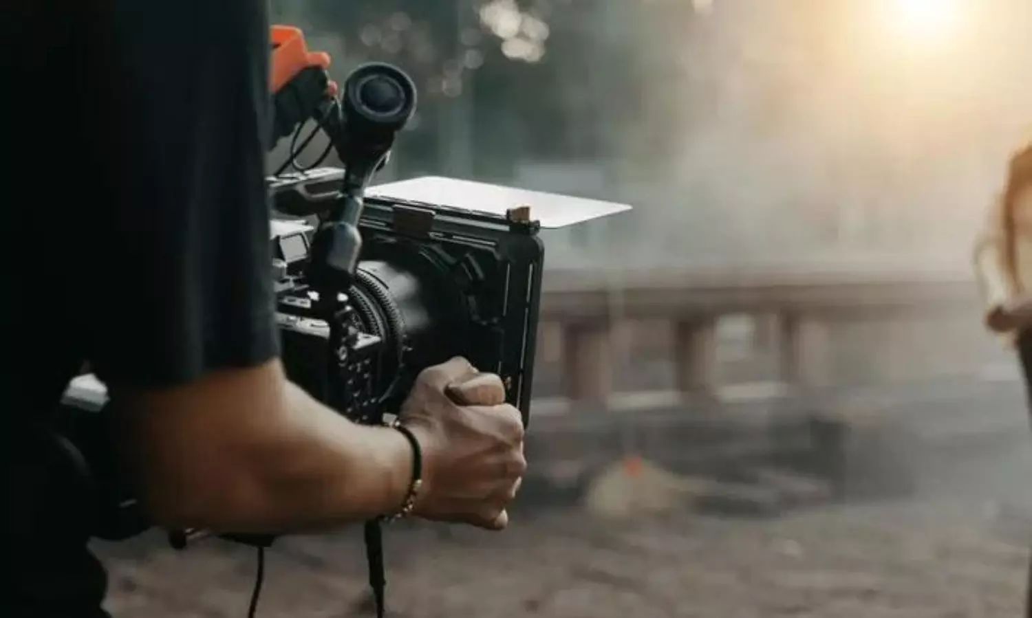 సినీకార్మికులు పేద కళాకారుల సంక్షేమం ఆలోచిస్తే తప్పా? సినీకార్మికులు పేద కళాకారుల సంక్షేమం ఆలోచిస్తే తప్పా?