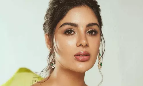 సంయుక్త.. నిండైన చీరలో ఎంత గ్లామరో..