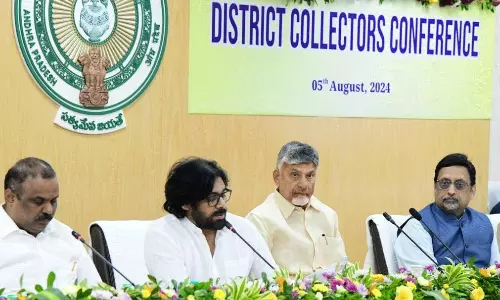 గమనించారా? కీలక రివ్యూ వేళ బాబు చేయనిది పవన్ చేశారట!