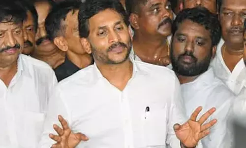 బాబు గ్రాఫ్ పడిపోతోందా...జగన్ డిమాండ్ ఓకేనా ? బాబు గ్రాఫ్ పడిపోతోందా...జగన్ డిమాండ్ ఓకేనా ?