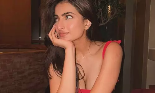 పిక్ టాక్ : అందాల తివారీ క్యూట్‌ షో