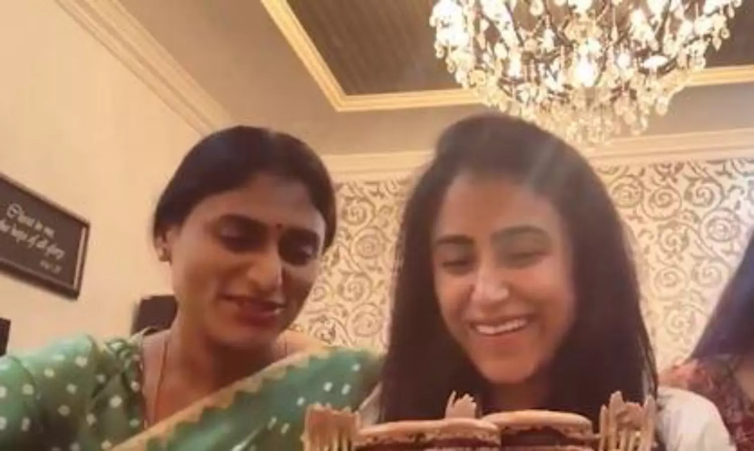 వీడియో... అలేఖ్య తారకరత్న బర్త్  డే వేడుకల్లో షర్మిళ!