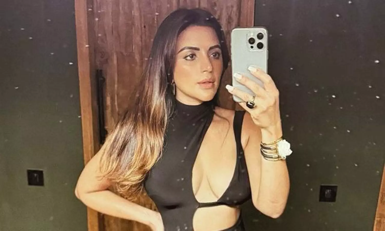 బాడీ కార్న్ లో హీటెక్కించిన సికింద‌ర్ బ్యూటీ!