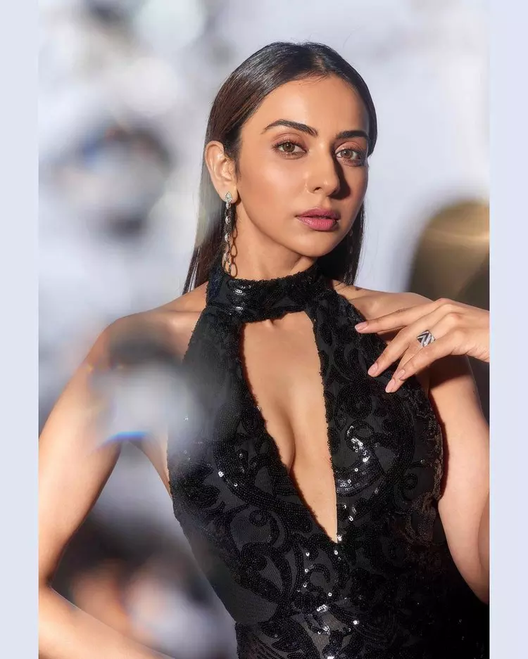 Rakul Preet Singh’s Glam Look Is a Must-See