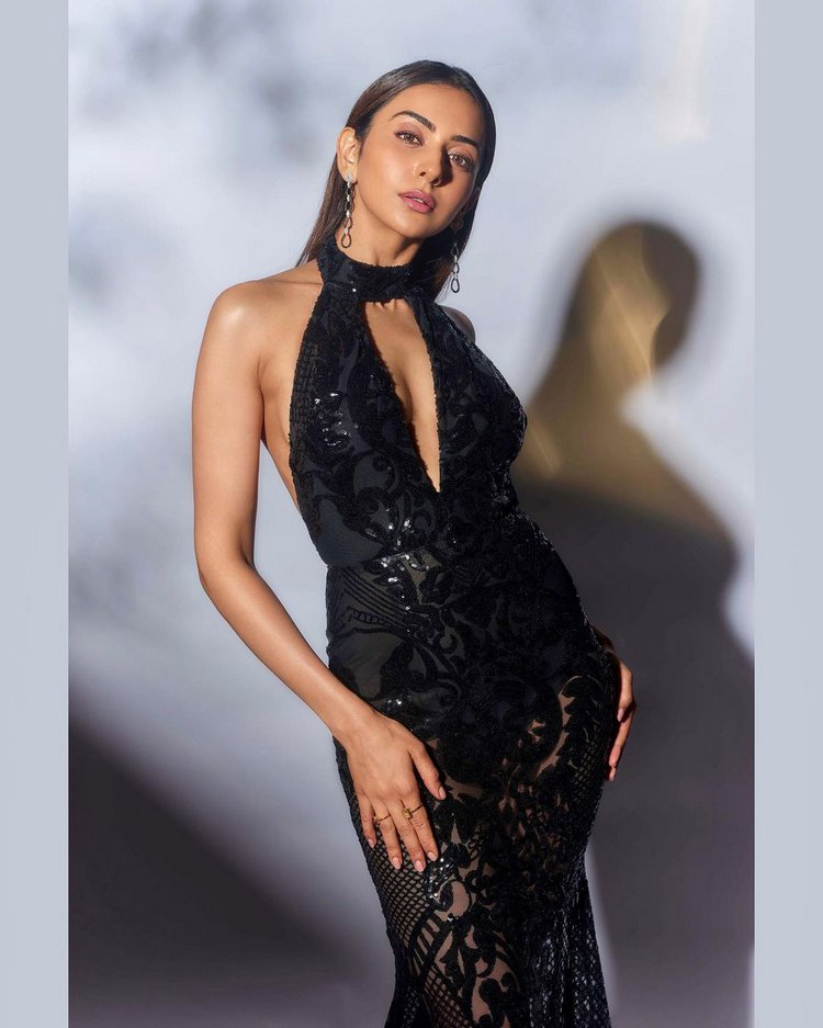 Rakul Preet Singh’s Glam Look Is a Must-See