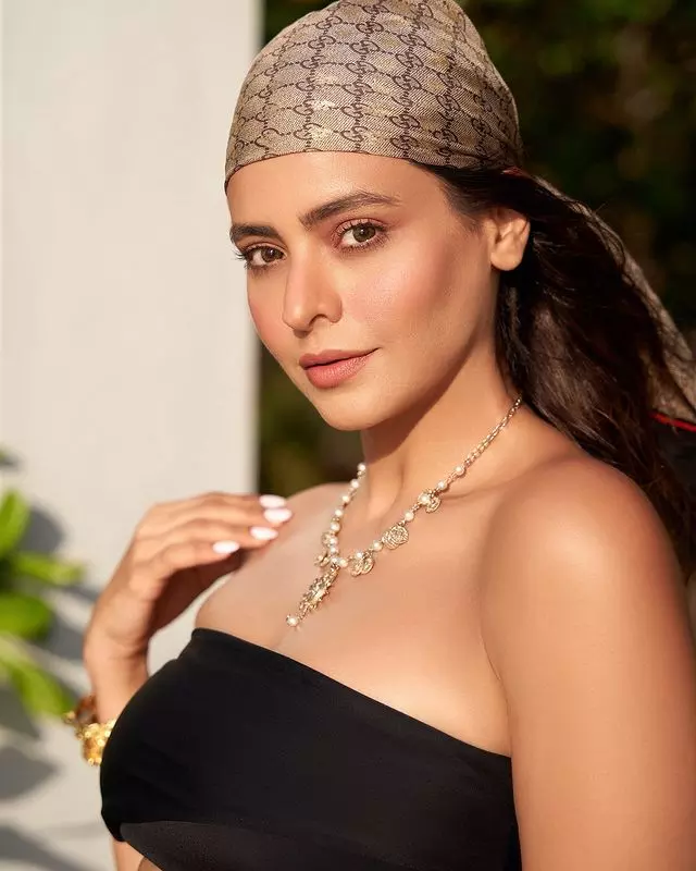 Aamna Sharif in This Dress Is Simply Stunning Aamna Sharif in This Dress Is Simply Stunning