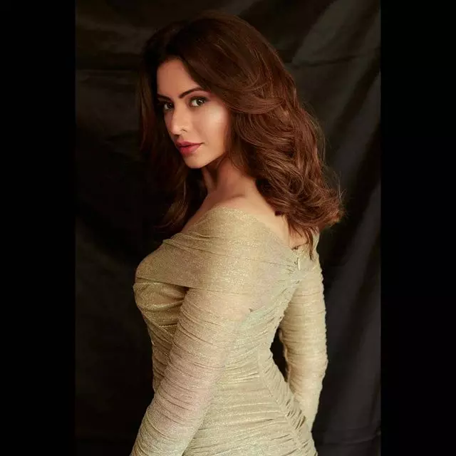 Aamna Sharif in This Dress Is Simply Stunning