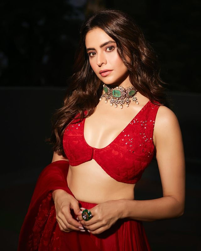 Aamna Sharif in This Dress Is Simply Stunning Aamna Sharif in This Dress Is Simply Stunning