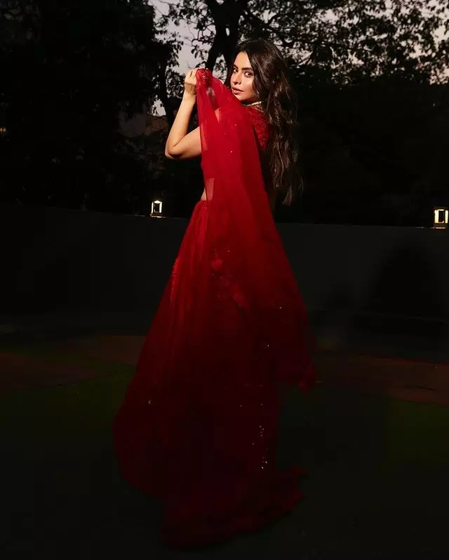 Aamna Sharif in This Dress Is Simply Stunning Aamna Sharif in This Dress Is Simply Stunning