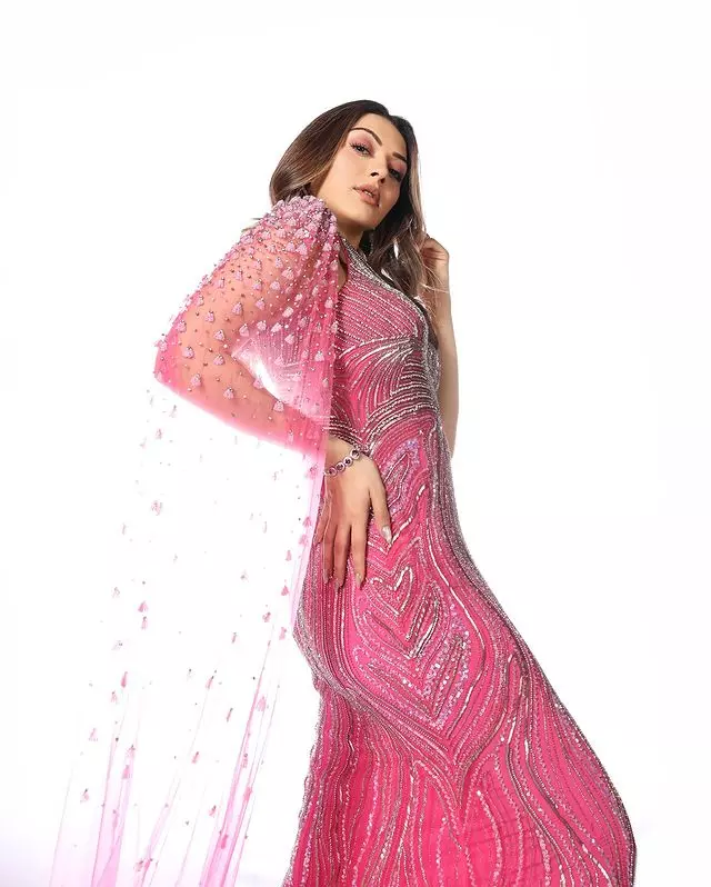 Hansika’s Fashion Statement Is on Fleek