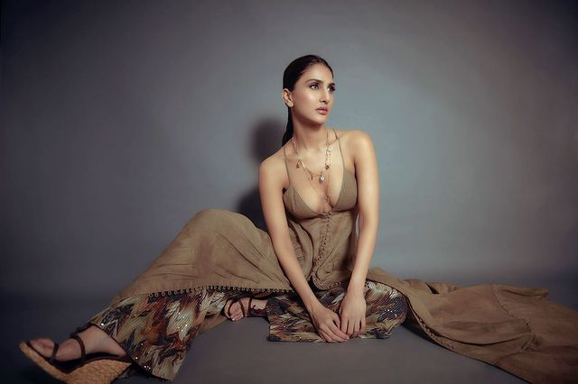 Vaani Kapoor’s Elegant Dress Will Leave You in Awe Vaani Kapoor’s Elegant Dress Will Leave You in Awe