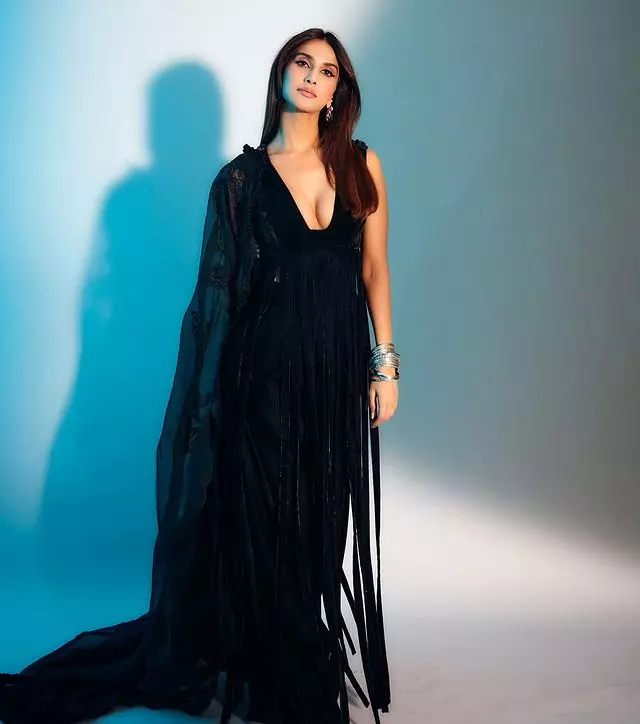 Vaani Kapoor’s Elegant Dress Will Leave You in Awe Vaani Kapoor’s Elegant Dress Will Leave You in Awe