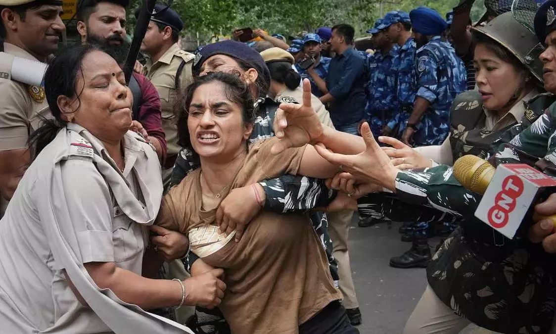 న్యాయం కోసం వీధుల్లోకి వచ్చినప్పుడు మాట్లాడని మోడీ మాట్లాడటమా?