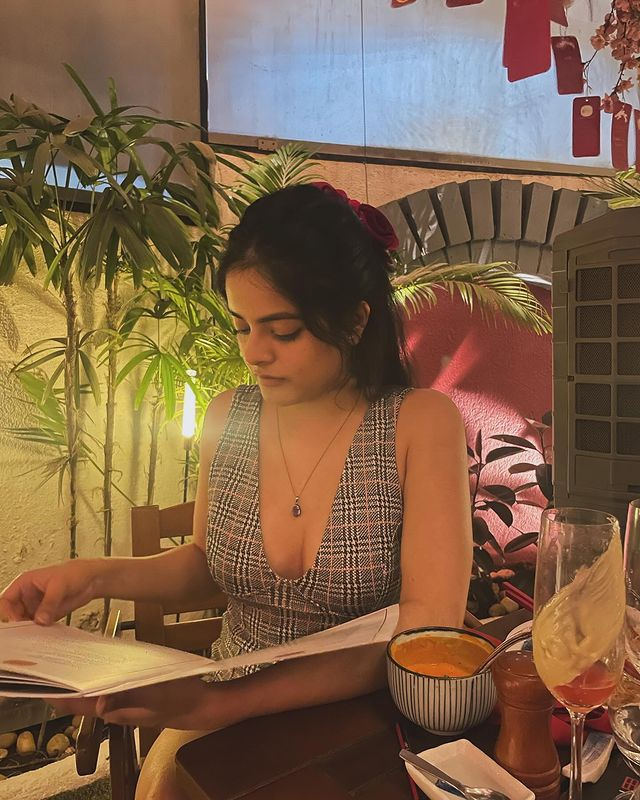 Riddhi Kumar’s Look Is the Definition of Glamour Riddhi Kumar’s Look Is the Definition of Glamour