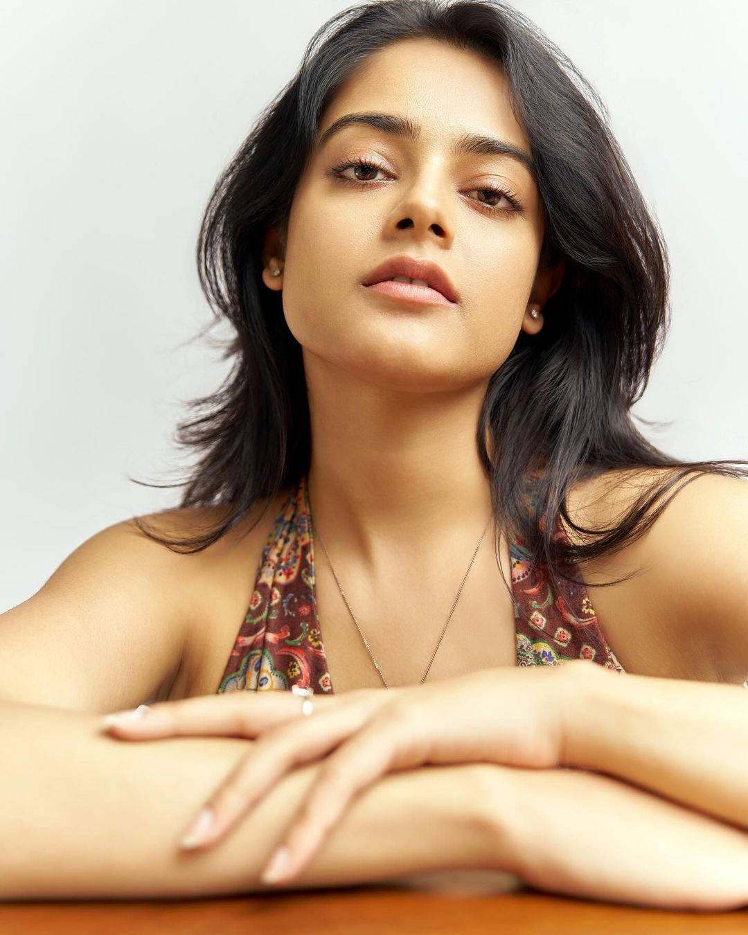 Riddhi Kumar’s Look Is the Definition of Glamour Riddhi Kumar’s Look Is the Definition of Glamour