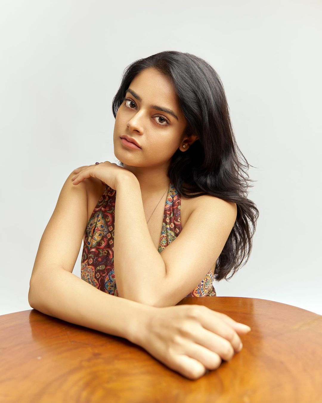 Riddhi Kumar’s Look Is the Definition of Glamour Riddhi Kumar’s Look Is the Definition of Glamour