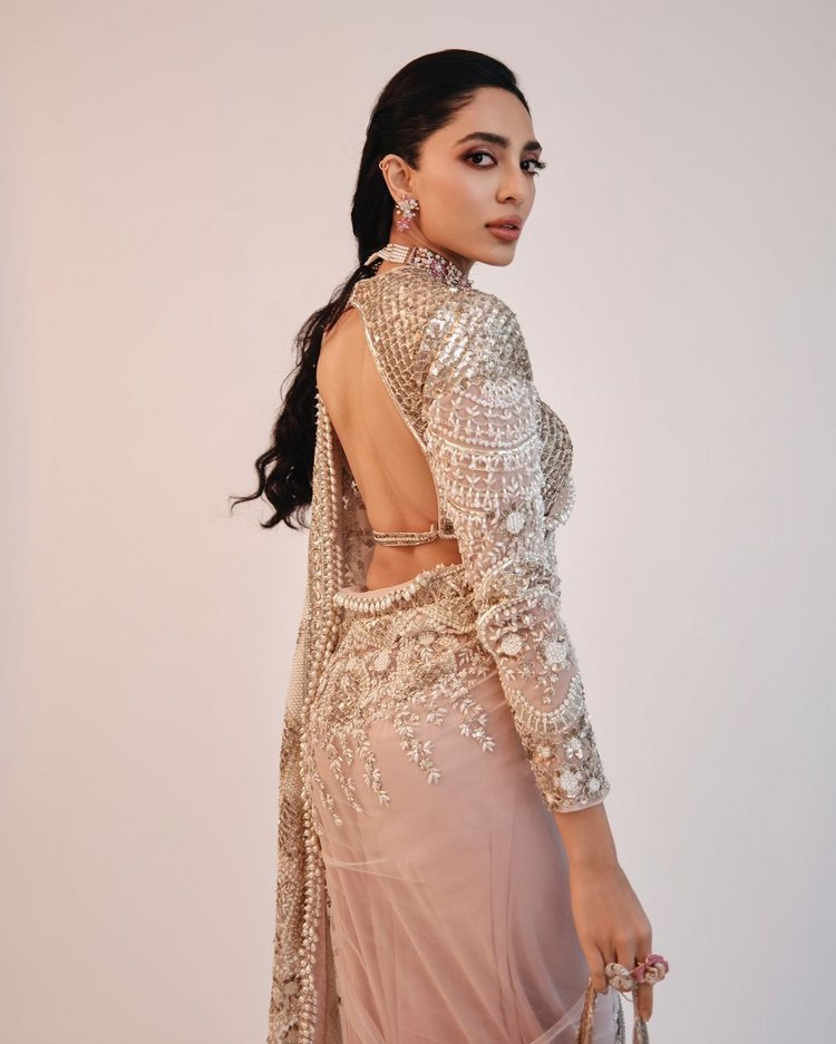 Sobhitha Dhulipala’s Glamorous Look Will Captivate You Sobhitha Dhulipala’s Glamorous Look Will Captivate You