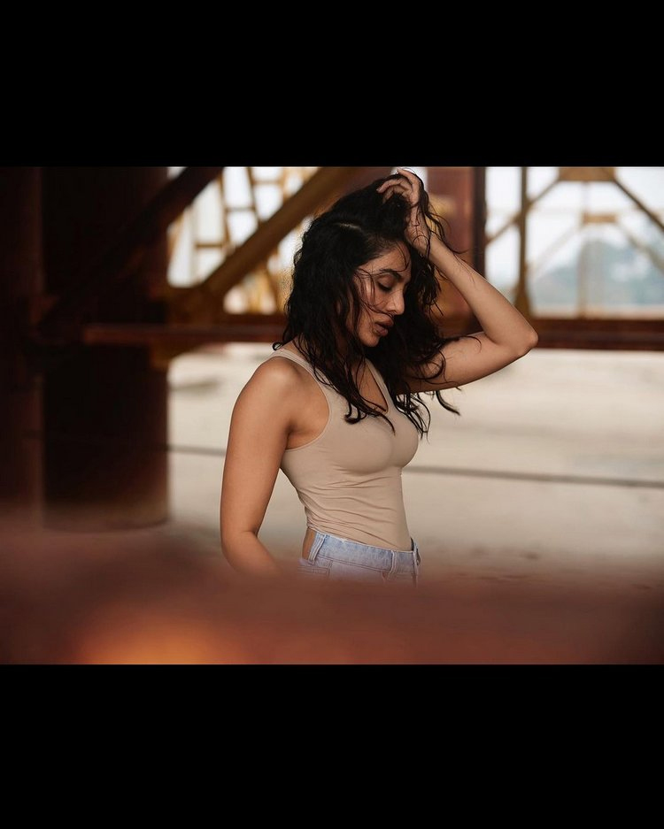 Sobhitha Dhulipala’s Glamorous Look Will Captivate You Sobhitha Dhulipala’s Glamorous Look Will Captivate You