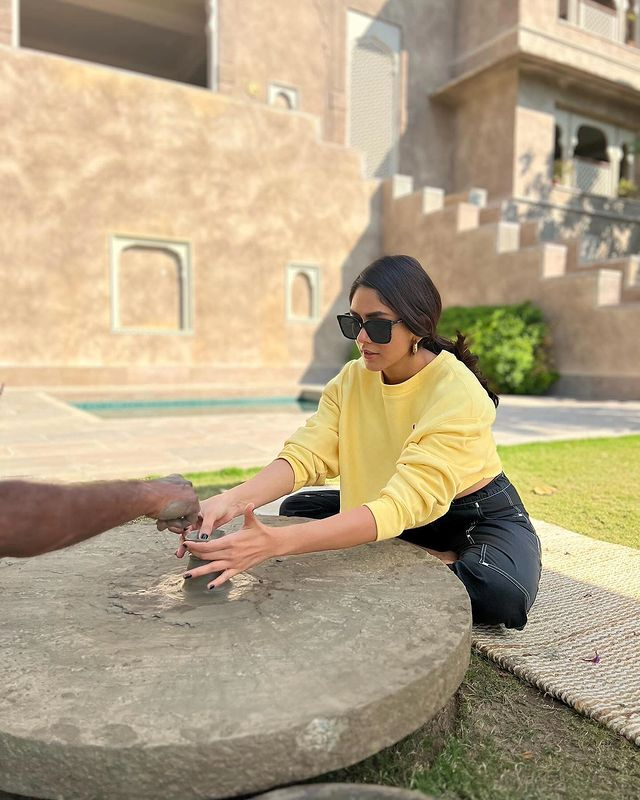 Mrunal Thakurs Adorable Instagram Snaps Mrunal Thakurs Adorable Instagram Snaps