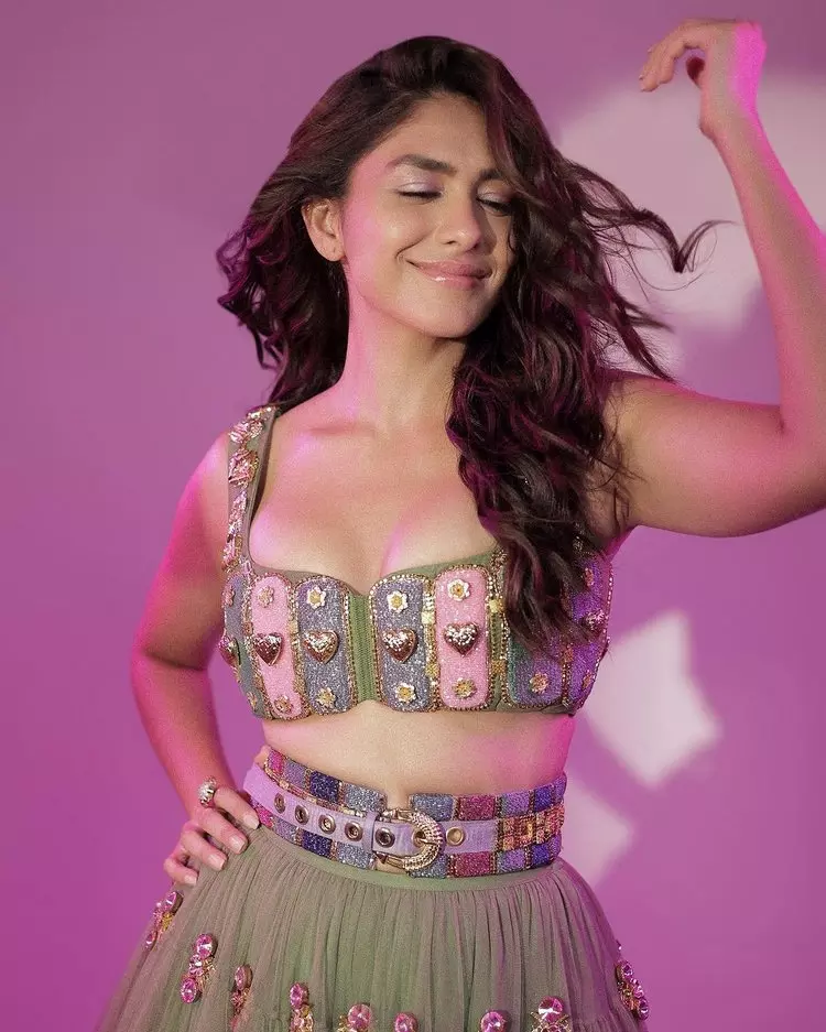 Mrunal Thakurs Adorable Instagram Snaps Mrunal Thakurs Adorable Instagram Snaps