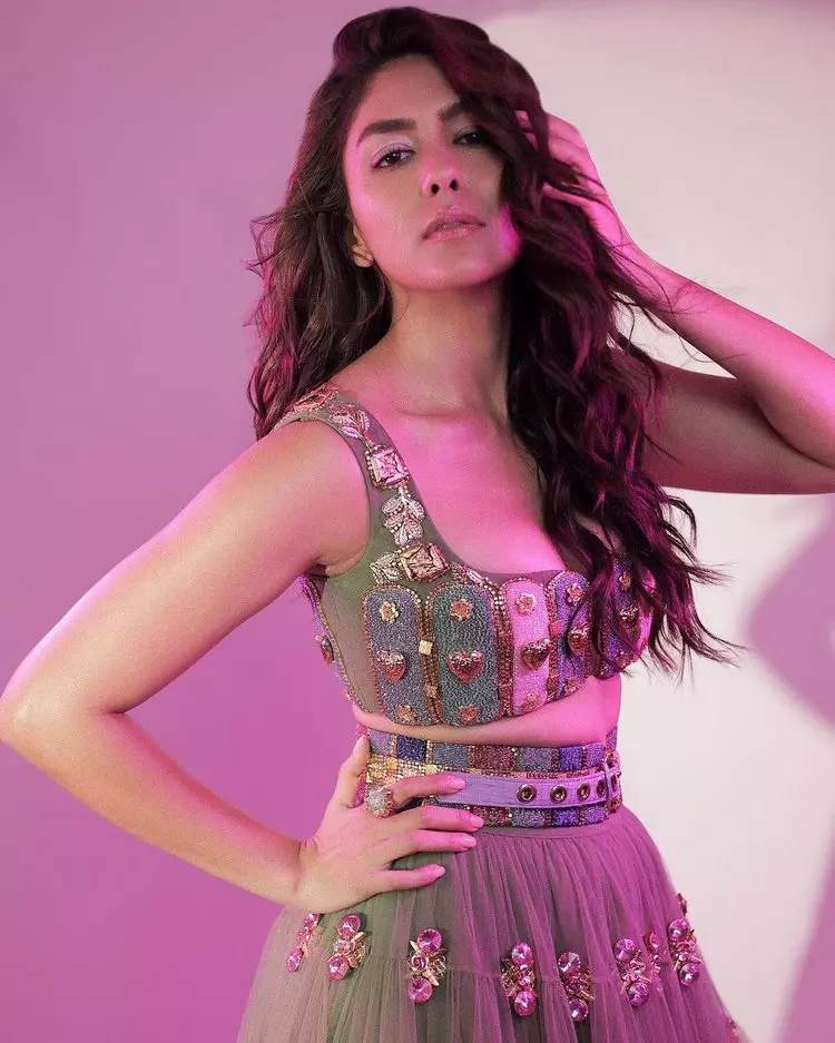 Mrunal Thakurs Adorable Instagram Snaps Mrunal Thakurs Adorable Instagram Snaps