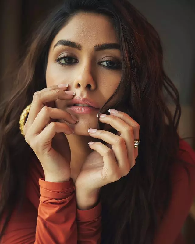 Mrunal Thakurs Adorable Instagram Snaps Mrunal Thakurs Adorable Instagram Snaps