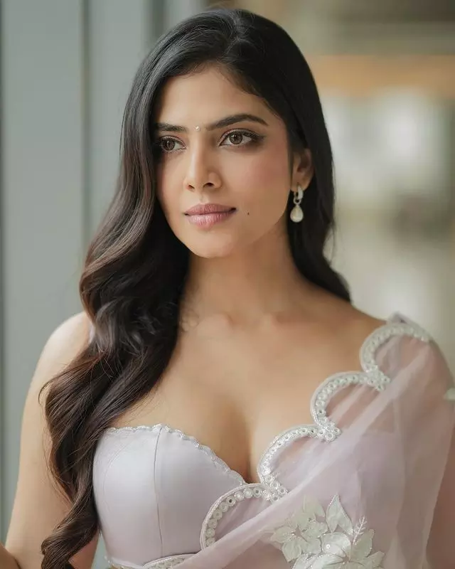 Malavika Mohanan’s Chic Look Is Everything
