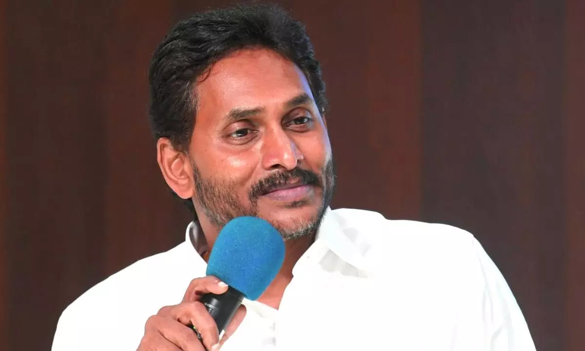 జగన్ ని జనాలు మిస్ అవుతున్నారా ?