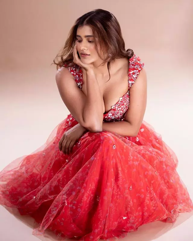 Hebah Patel’s Dress Will Make You Swoon Hebah Patel’s Dress Will Make You Swoon