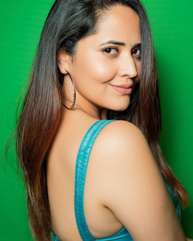 Anasuya Bharadwai Stuns in This Chic Ensemble