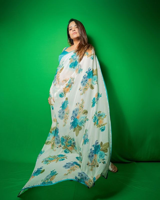 Anasuya Bharadwai Stuns in This Chic Ensemble