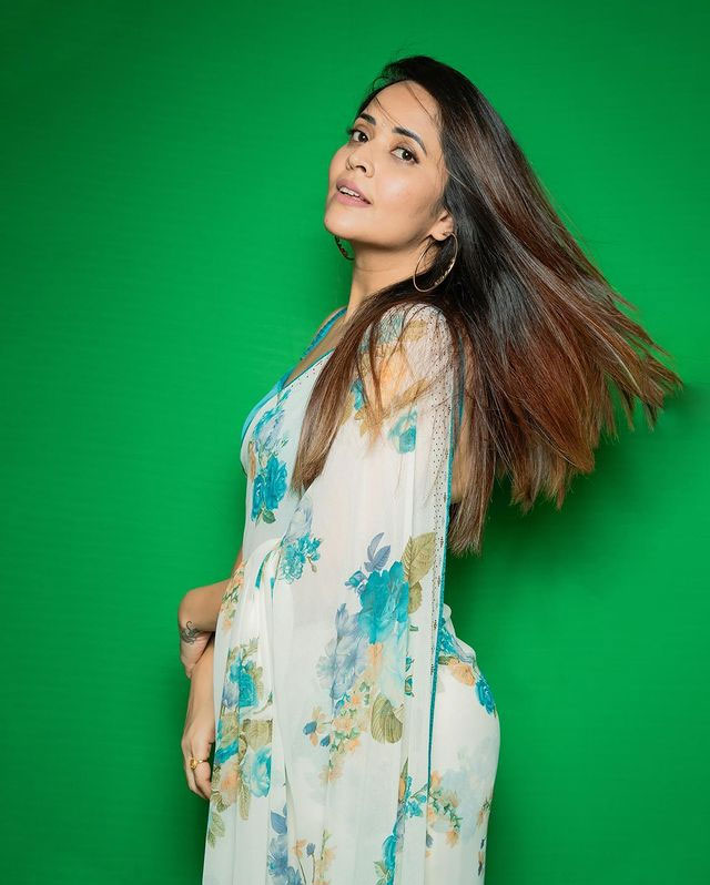 Anasuya Bharadwai Stuns in This Chic Ensemble Anasuya Bharadwai Stuns in This Chic Ensemble