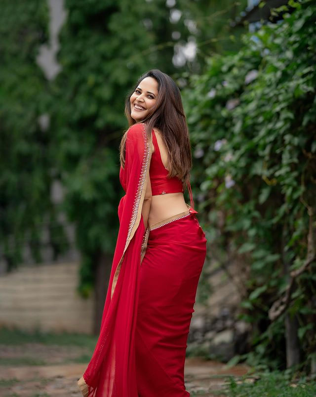 Anasuya Bharadwai Stuns in This Chic Ensemble Anasuya Bharadwai Stuns in This Chic Ensemble