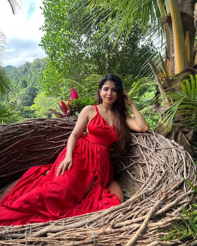 Iswarya Menons Look Will Leave You Breathless Iswarya Menons Look Will Leave You Breathless