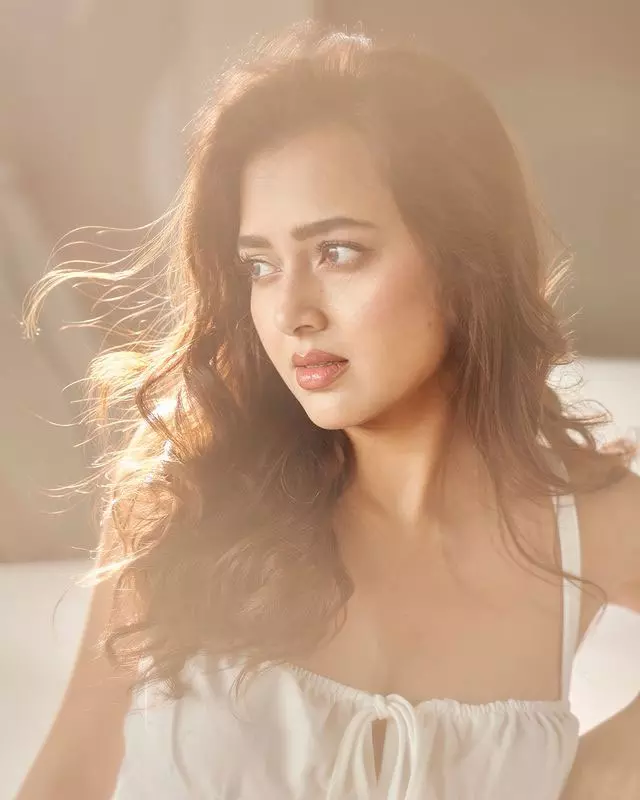 Tejasswi Prakashs Dress Is an Absolute Showstopper Tejasswi Prakashs Dress Is an Absolute Showstopper