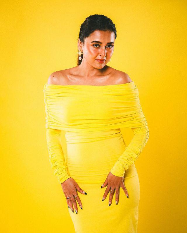 Tejasswi Prakashs Dress Is an Absolute Showstopper Tejasswi Prakashs Dress Is an Absolute Showstopper