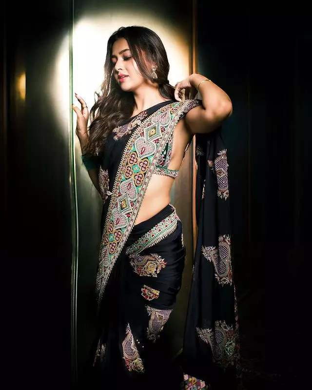 Tejasswi Prakashs Dress Is an Absolute Showstopper Tejasswi Prakashs Dress Is an Absolute Showstopper