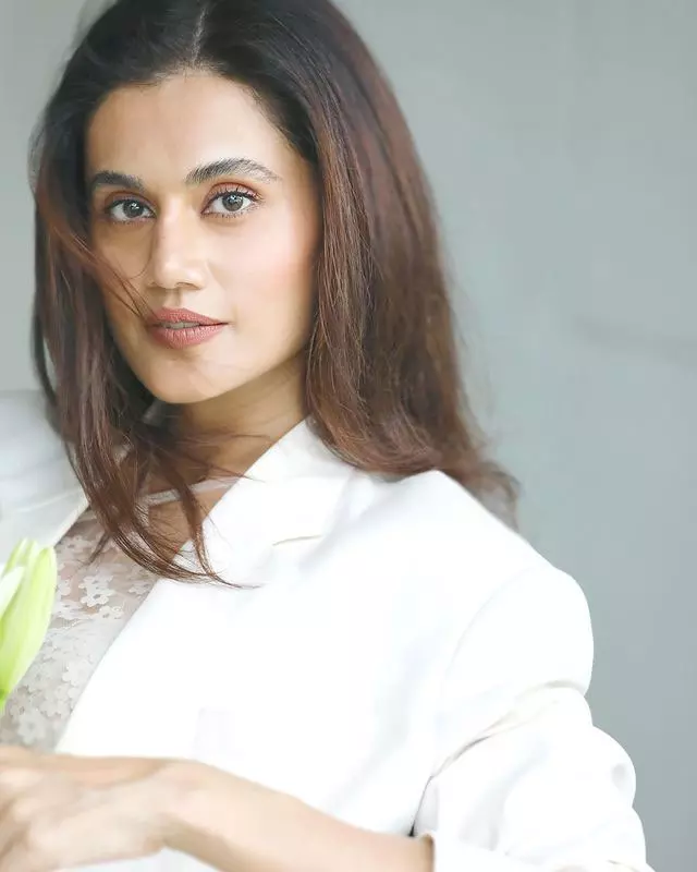 Taapsee Pannus Glamorous Look Is Simply Irresistible Taapsee Pannus Glamorous Look Is Simply Irresistible