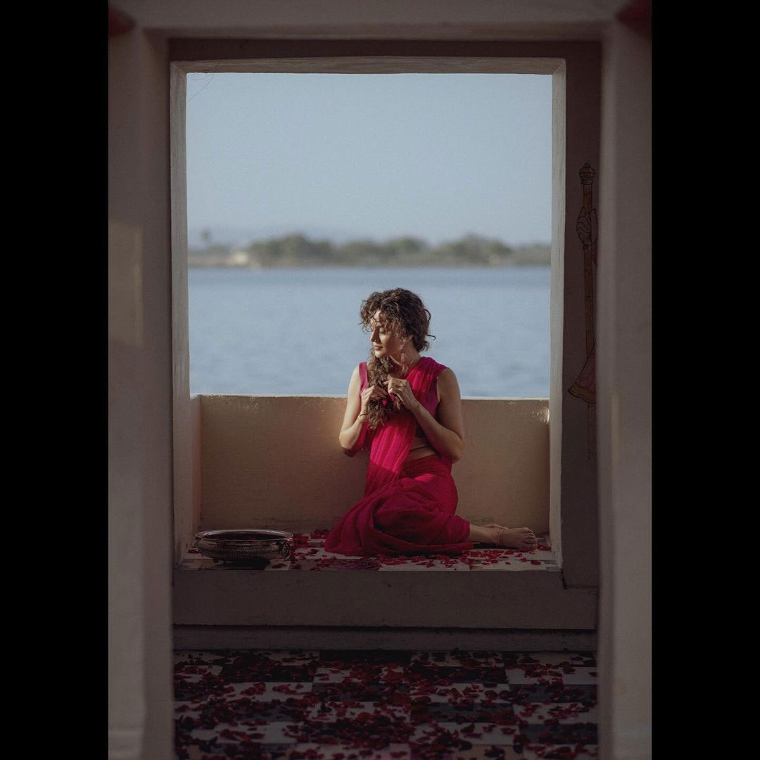 Taapsee Pannus Glamorous Look Is Simply Irresistible Taapsee Pannus Glamorous Look Is Simply Irresistible