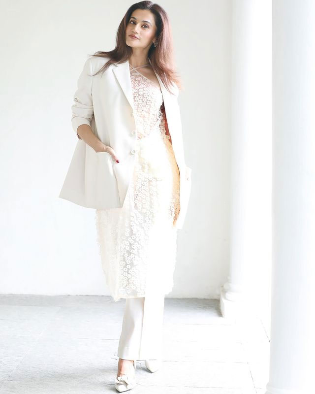 Taapsee Pannus Glamorous Look Is Simply Irresistible Taapsee Pannus Glamorous Look Is Simply Irresistible