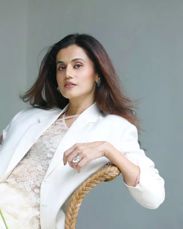 Taapsee Pannus Glamorous Look Is Simply Irresistible Taapsee Pannus Glamorous Look Is Simply Irresistible