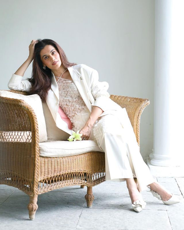 Taapsee Pannus Glamorous Look Is Simply Irresistible Taapsee Pannus Glamorous Look Is Simply Irresistible