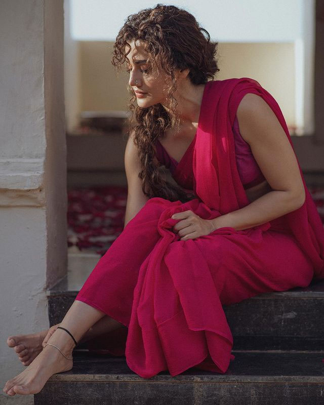 Taapsee Pannus Glamorous Look Is Simply Irresistible